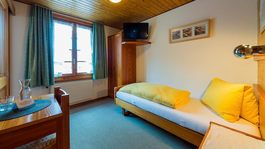 Swiss Lodge Joopi Reckingen Kamer foto