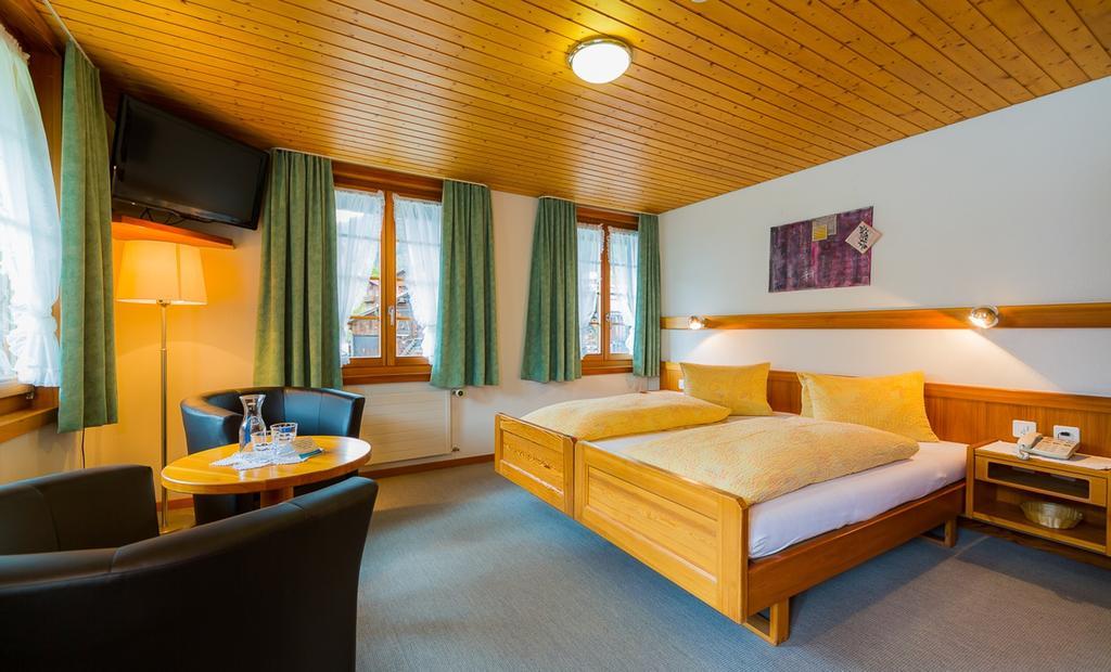 Swiss Lodge Joopi Reckingen Kamer foto