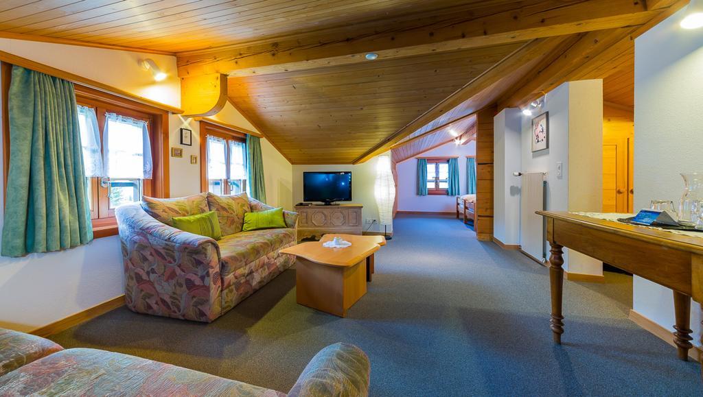 Swiss Lodge Joopi Reckingen Kamer foto