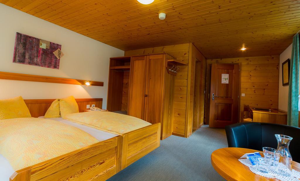 Swiss Lodge Joopi Reckingen Kamer foto