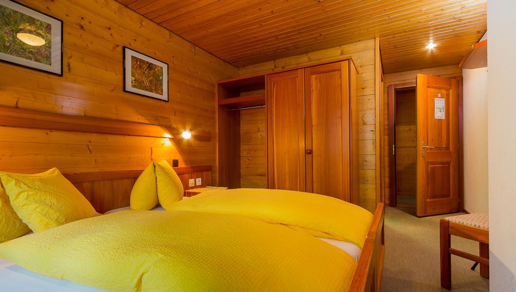Swiss Lodge Joopi Reckingen Kamer foto