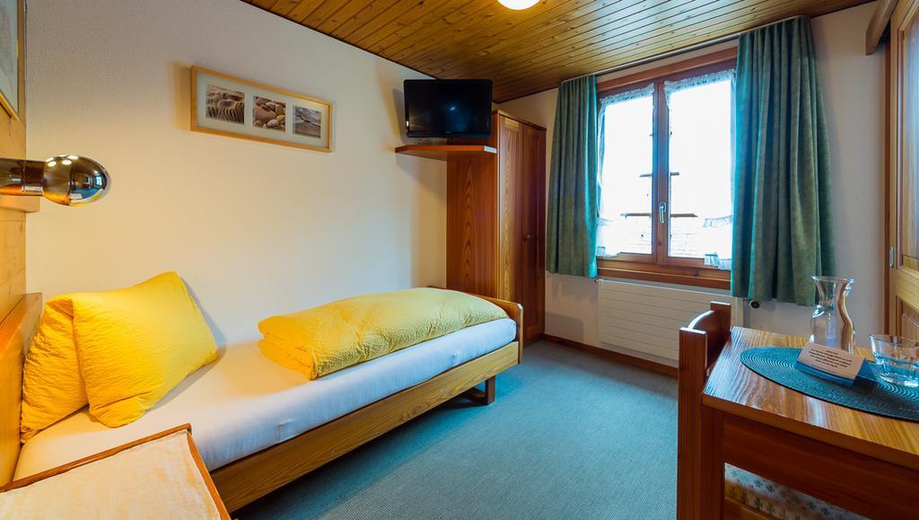 Swiss Lodge Joopi Reckingen Kamer foto